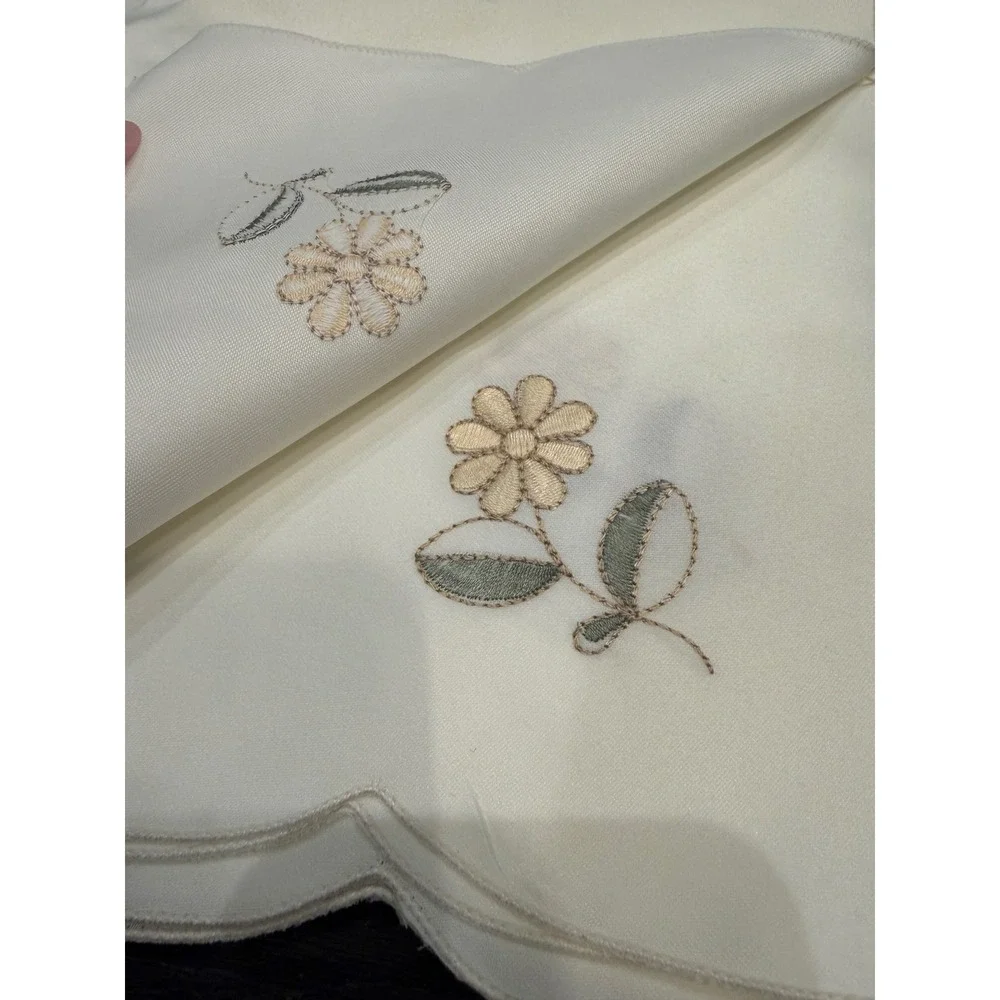 Napkin‎  Cream Embroidered Daisy and Jacquard Rings Set of 8 Napkings 7rins